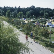 Lata 70.-80., Ustka, woj. słupskie, Polska.
Pole namiotowe.
Fot. Bogdan Łopieński, zbiory Ośrodka KARTA