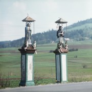 Lata 80., Polska.
Przydrożne kapliczki.
Fot. Bogdan Łopieński, zbiory Ośrodka KARTA