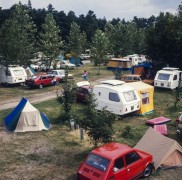 Lata 70.-80., Łeba, woj. słupskie, Polska.
Pole namiotowe.
Fot. Bogdan Łopieński, zbiory Ośrodka KARTA