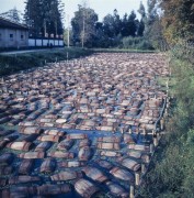 Brak daty, brak miejsca.
Beczki.
Fot. Bogdan Łopieński, zbiory Ośrodka KARTA
