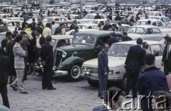 1974, Warszawa, Polska.
Giełda samochodowa na Bemowie.
Fot. Bogdan Łopieński, zbiory Ośrodka KARTA
