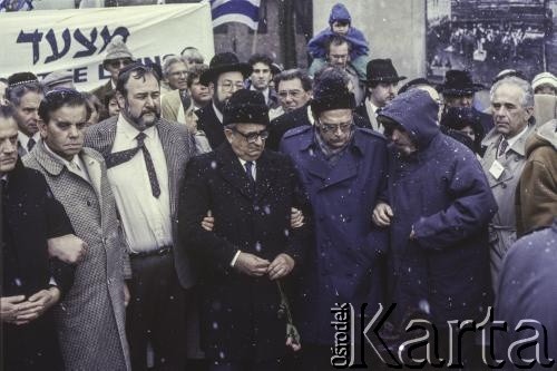 1988, Oświęcim-Brzezinka, woj. katowickie, Polska.
Pierwszy Marsz Żywych zorganizowany przez izraelskie ministerstwo oświaty na terenie niemieckiego obozu koncentracyjnego KL Auschwitz-Birkenau.
Fot. Bogdan Łopieński, zbiory Ośrodka KARTA