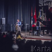 29.10.1970, Warszawa, Polska.
Gerry Mulligan (saksofon) i Dave Brubeck (fortepian) podczas XIII Międzynarodowego Festiwalu Jazzowego Jazz Jamboree '70 w Sali Kongresowej w Pałacu Kultury i Nauki.
Fot. Bogdan Łopieński, zbiory Ośrodka KARTA