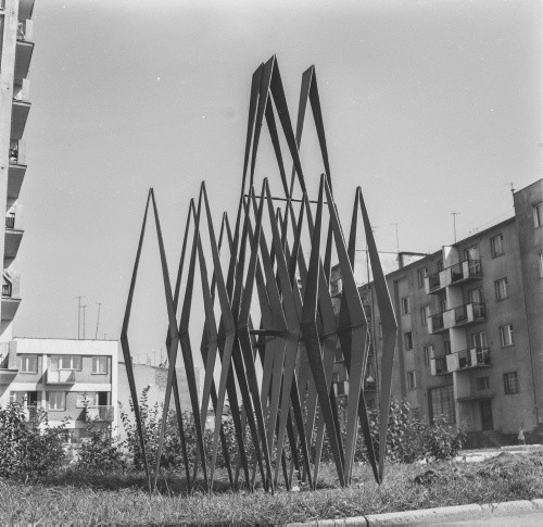 23 lipca–22 sierpnia 1965, Elbląg, woj. gdańskie, Polska.
I Biennale Form Przestrzennych w Elblągu. Rzeźba Artura Brunsza.
Fot. Bogdan Łopieński, zbiory Ośrodka KARTA