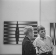 23 lipca–22 sierpnia 1965, Elbląg, woj. gdańskie, Polska.
Chłopcy na wystawie 