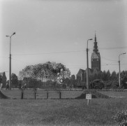 23 lipca–22 sierpnia 1965, Elbląg, woj. gdańskie, Polska.
I Biennale Form Przestrzennych w Elblągu. Rzeźba Lecha Kunki.
Fot. Bogdan Łopieński, zbiory Ośrodka KARTA