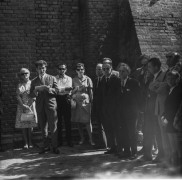 23 lipca–22 sierpnia 1965, Elbląg, woj. gdańskie, Polska.
I Biennale Form Przestrzennych w Elblągu. Przemawia Stanisław Lorenc.
Fot. Bogdan Łopieński, zbiory Ośrodka KARTA
