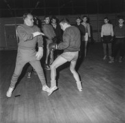 Lata 60., Warszawa, Polska.
Feliks Sztamm trenuje młodzież.
Fot. Bogdan Łopieński, zbiory Ośrodka KARTA