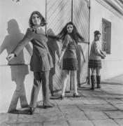 Brak daty, brak miejsca.
Sesja fotograficzna pod budynkiem Kuźni.
Fot. Bogdan Łopieński, zbiory Ośrodka KARTA