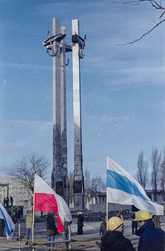 Grudzień 1980, Gdańsk, woj. gdańskie, Polska.
Pomnik Poległych Stoczniowców 1970.
Fot. Bogdan Łopieński, zbiory Ośrodka KARTA