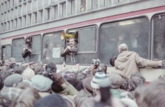 10.11.1980, Warszawa, Polska.
Lech Wałęsa w autobusie o nazwie 