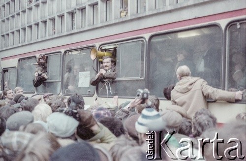 10.11.1980, Warszawa, Polska.
Lech Wałęsa w autobusie o nazwie 