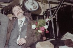 10.11.1980, Warszawa, Polska.
Lech Wałęsa w autobusie o nazwie 