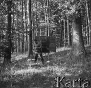 28.08-17.09.1965, Osieki, woj. koszalińskie, Polska.
III Plener Koszaliński. Międzynarodowe Spotkanie Artystów i Teoretyków Sztuki. Na zdjęciu malarz, grafik i fotograf Ireneusz Pierzgalski.
Fot. Bogdan Łopieński, zbiory Ośrodka KARTA