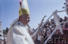 4.06.1979, Częstochowa, Polska.
Pierwsza pielgrzymka papieża Jana Pawła II do Polski w dniach 2-10 czerwca 1979. Ojciec Święty na Jasnej Górze. 
Fot. Bogdan Łopieński, zbiory Ośrodka KARTA