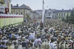 7.06.1979, Wadowice, Polska.
Pierwsza pielgrzymka papieża Jana Pawła II do Polski w dniach 2-10 czerwca 1979. Spotkanie z Ojcem Świętym na Rynku.
Fot. Bogdan Łopieński, zbiory Ośrodka KARTA