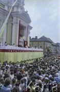 7.06.1979, Wadowice, Polska.
Pierwsza pielgrzymka papieża Jana Pawła II do Polski w dniach 2-10 czerwca 1979. Spotkanie z Ojcem Świętym na Rynku.
Fot. Bogdan Łopieński, zbiory Ośrodka KARTA