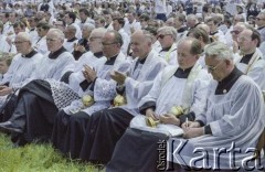 10.06.1979, Kraków, Polska.
Pierwsza pielgrzymka papieża Jana Pawła II do Polski w dniach 2-10 czerwca 1979. Msza święta sprawowana przez Ojca Świętego na Błoniach Krakowskich.
Fot. Bogdan Łopieński, zbiory Ośrodka KARTA