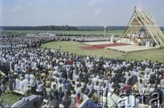 8.06.1979, Nowy Targ, Polska.
Pierwsza pielgrzymka papieża Jana Pawła II do Polski w dniach 2-10 czerwca 1979. Msza święta sprawowana przez Ojca Świętego.
Fot. Bogdan Łopieński, zbiory Ośrodka KARTA