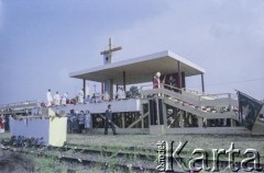 7.06.1979, Brzezinka, Polska.
Pierwsza pielgrzymka papieża Jana Pawła II do Polski w dniach 2-10 czerwca 1979. Msza święta sprawowana przez Ojca Świętego na terenie byłego nazistowskiego obozu koncentracyjnego.
Fot. Bogdan Łopieński, zbiory Ośrodka KARTA