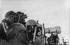 1965, Badgastein, Austria.
Znany austriacki ośrodek turystyczno-wypoczynkowy. Fotografowie robiący zdjęcia podczas zawodów narciarskich.
Fot. Bogdan Łopieński, zbiory Ośrodka KARTA
