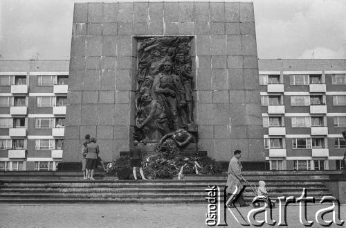 1959, Warszawa, Polska.
Pomnik Bohaterów Getta.
Fot. Bogdan Łopieński, zbiory Ośrodka KARTA