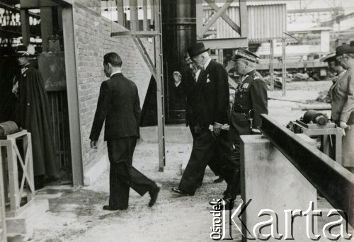 14.06.1939, Stalowa Wola, Polska.
Centralny Okręg Przemysłowy. Uroczyste otwarcie huty w Stalowej Woli z udziałem prezydenta Ignacego Mościckiego i wicepremiera Eugeniusza Kwiatkowskiego.
Fot. zbiory Ośrodka KARTA, Pogotowie Archiwalne [PA_028], przekazał Michał Nieronow  



