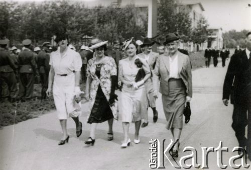 14.06.1939, Stalowa Wola, Polska.
Centralny Okręg Przemysłowy. Uroczyste otwarcie huty w Stalowej Woli z udziałem prezydenta Ignacego Mościckiego i wicepremiera Eugeniusza Kwiatkowskiego.
Fot. zbiory Ośrodka KARTA, Pogotowie Archiwalne [PA_028], przekazał Michał Nieronow  


