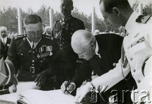 14.06.1939, Stalowa Wola, Polska.
Centralny Okręg Przemysłowy. Uroczyste otwarcie huty w Stalowej Woli z udziałem prezydenta Ignacego Mościckiego i wicepremiera Eugeniusza Kwiatkowskiego.
Fot. zbiory Ośrodka KARTA, Pogotowie Archiwalne [PA_028], przekazał Michał Nieronow  

