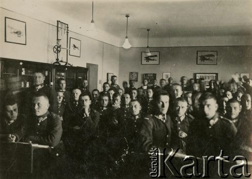 1931, Warszawa, Polska.
Kurs przygotowawczy do szkoły pilotów.
Fot. zbiory Ośrodka KARTA, Pogotowie Archiwalne [PA_028], przekazał Michał Nieronow