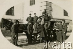 1931, Warszawa, Polska.
Kurs przygotowawczy do szkoły pilotów. Dostawa pieczywa.
Fot. zbiory Ośrodka KARTA, Pogotowie Archiwalne [PA_028], przekazał Michał Nieronow