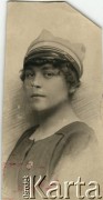 1920-1923, Warszawa, Polska.
Antonina Jadwiga Bichta (później Kołakowska) w mundurze harcerskim podczas studiów polonistycznych na Uniwersytecie Warszawskim ukończonych w 1923 roku. 
Fot. NN, zbiory Ośrodka KARTA, Pogotowie Archiwalne [PAF_022], udostępniła Anna Kołakowska