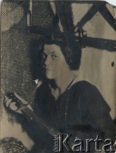1921, Polska.
Antonina Jadwiga Bichta (później Kołakowska) w czasie studiów polonistycznych na Uniwersytecie Warszawskim.
Fot. NN, zbiory Ośrodka KARTA, Pogotowie Archiwalne [PAF_022], udostępniła Anna Kołakowska