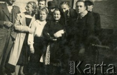 1939-1945, Volpriehausen, III Rzesza Niemiecka.
Grupa robotników przymusowych z Polski.
Fot. zbiory Ośrodka KARTA, Pogotowie Archiwalne [PA_024], przekazali Dorota i Tomasz Wojciechowscy