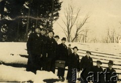 1939-1945, Volpriehausen, III Rzesza Niemiecka.
Przymusowa praca Polaków w gospodarstwach niemieckich. Grupa robotników w czasie niedzielnego odpoczynku. 
Fot. zbiory Ośrodka KARTA, Pogotowie Archiwalne [PA_024], przekazali Dorota i Tomasz Wojciechowscy