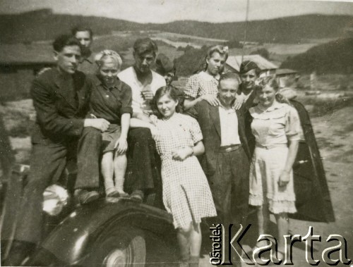 1945, Volpriehausen, III Rzesza Niemiecka.
Polski obóz przesiedleńczy. Mieszkańcy obozu. 
Fot. zbiory Ośrodka KARTA, Pogotowie Archiwalne [PA_024], przekazali Dorota i Tomasz Wojciechowscy