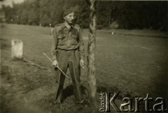 1945, Volpriehausen, III Rzesza Niemiecka.
Polski obóz przesiedleńczy. Na zdjęciu podporucznik Edmund Wojciechowski jeden z wychowawców w polskiej szkole przyobozowej.   
Fot. zbiory Ośrodka KARTA, Pogotowie Archiwalne [PA_024], przekazali Dorota i Tomasz Wojciechowscy
