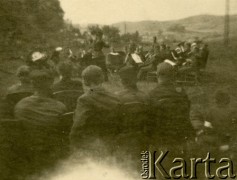 1945, Volpriehausen, III Rzesza Niemiecka.
Polski obóz przesiedleńczy. Występ instrumentalny dla mieszkańców obozu. 
Fot. zbiory Ośrodka KARTA, Pogotowie Archiwalne [PA_024], przekazali Dorota i Tomasz Wojciechowscy