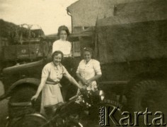 1945, Volpriehausen, III Rzesza Niemiecka.
Polski obóz przesiedleńczy. Mieszkanki obozu. 
Fot. zbiory Ośrodka KARTA, Pogotowie Archiwalne [PA_024], przekazali Dorota i Tomasz Wojciechowscy