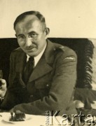 Lata 40., brak miejsca.
Podporucznik Edmund Wojciechowski. 
Fot. zbiory Ośrodka KARTA, Pogotowie Archiwalne [PA_024], przekazali Dorota i Tomasz Wojciechowscy