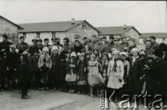 1940, Comisani, Rumunia.
Obóz internowania żołnierzy Wojska Polskiego. Uczniowie szkoły w Ulm.  
Fot. zbiory Ośrodka KARTA, Pogotowie Archiwalne [PA_024], przekazali Dorota i Tomasz Wojciechowscy