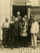 1941-1942, Dorsten, III Rzesza Niemiecka.
Obóz jeniecki oficerów Wojska Polskiego. Na zdjęciu grupa generałów, trzeci z prawej, w okularach Aleksander Szychowski. 
Fot. zbiory Ośrodka KARTA, Pogotowie Archiwalne [PA_024], przekazali Dorota i Tomasz Wojciechowscy
