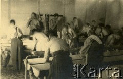 1941-1942, Dorsten, III Rzesza Niemiecka.
Obóz jeniecki oficerów Wojska Polskiego. Łaźnia obozowa. 
Fot. zbiory Ośrodka KARTA, Pogotowie Archiwalne [PA_024], przekazali Dorota i Tomasz Wojciechowscy