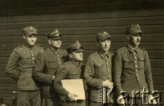 20.05.1941, Dorsten, III Rzesza Niemiecka.
Obóz jeniecki oficerów Wojska Polskiego. Zespół obozowych rewelersów.  
Fot. zbiory Ośrodka KARTA, Pogotowie Archiwalne [PA_024], przekazali Dorota i Tomasz Wojciechowscy