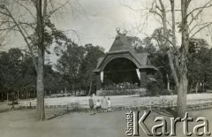 1929, Ciechocinek, Polska.
Park zdrojowy.
Fot. zbiory Ośrodka KARTA, Pogotowie Archiwalne [PA_06], udostępnił Mirosław Glaser