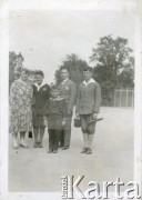 1929, Ciechocinek, Polska.
Rodzina Glaserów: Anna, Fredek, Henryk, NN, Jerzy.
Fot. zbiory Ośrodka KARTA, Pogotowie Archiwalne [PA_06], udostępnił Mirosław Glaser