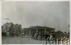 1929, Gdańsk, Polska.
Okolice Dworca Głównego. Rodzina Glaserów: Jerzy, Anna, Henryk, Fredek.
Fot. zbiory Ośrodka KARTA, Pogotowie Archiwalne [PA_06], udostępnił Mirosław Glaser