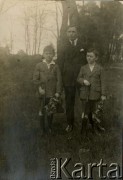 11.04.1925, Poznań, Polska.
Park koło opery. Alfred Glaser i NN.
Fot. zbiory Ośrodka KARTA, Pogotowie Archiwalne [PA_06], udostępnił Mirosław Glaser