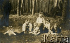 21.05.1925, Ludwikowo k. Poznania, Polska.
Rodzina Glaserów: Albert, Henryk, Jerzy, Alfred, Anna.
Fot. zbiory Ośrodka KARTA, Pogotowie Archiwalne [PA_06], udostępnił Mirosław Glaser