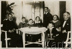 05.04.1926, Poznań, Polska.
Rodzina Glaserów.
Fot. zbiory Ośrodka KARTA, Pogotowie Archiwalne [PA_06], udostępnił Mirosław Glaser